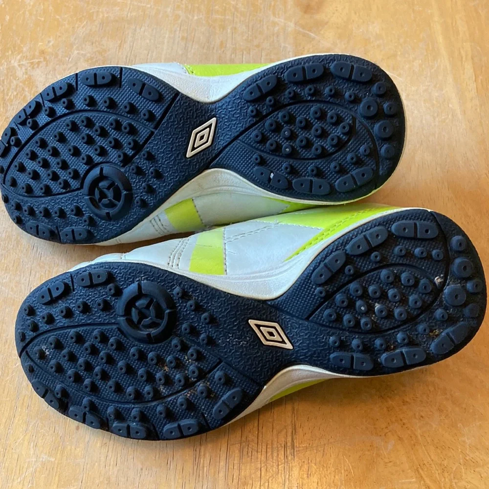 Umbro  Tennis Shoes SZ 11.5 kids - Picture 2 of 6